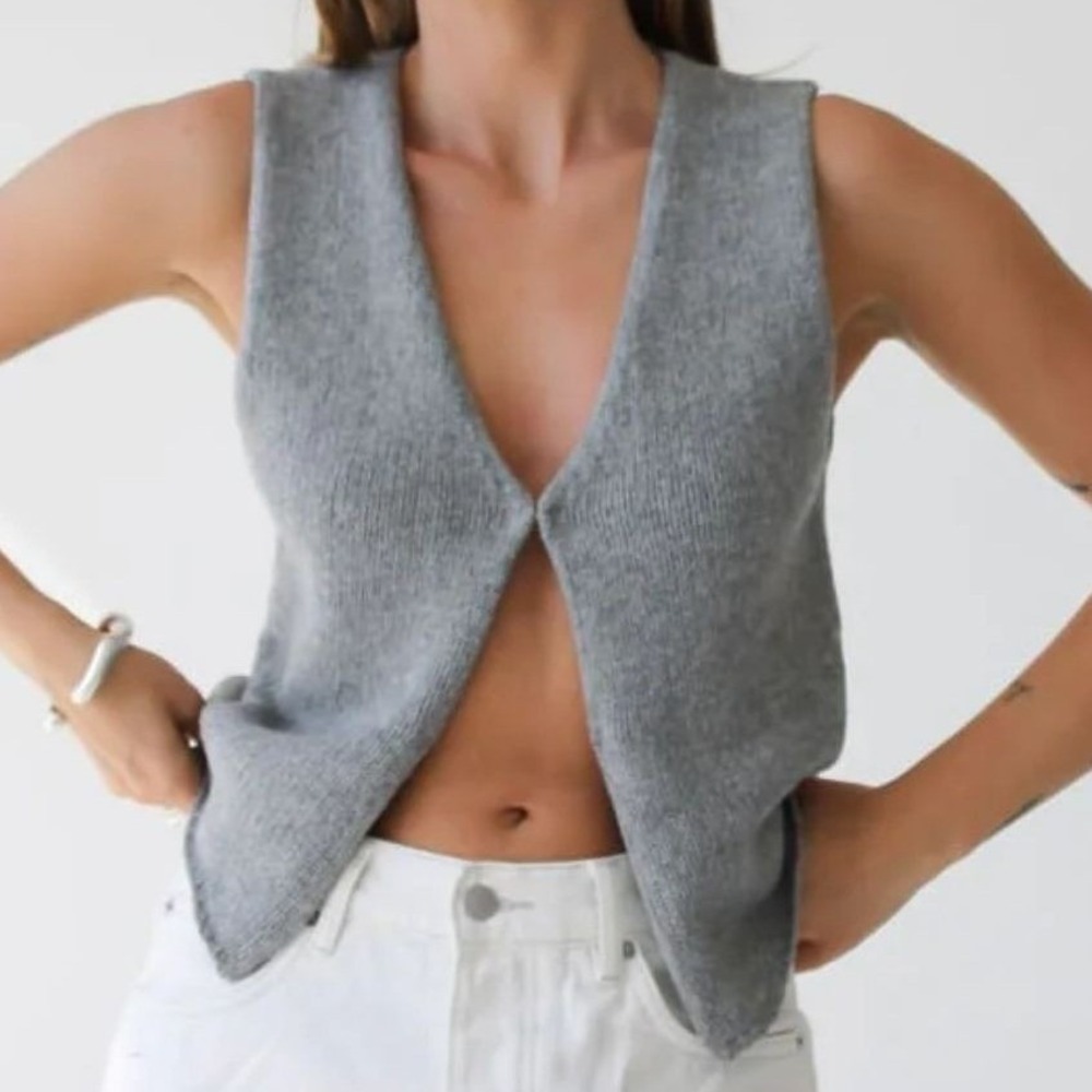 Rumored Womens L‎ Top Modern City Chic Knit Vest Top Romantic Minimalist Euro